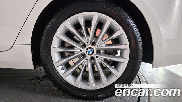 BMW 5-Series 520i Luxury