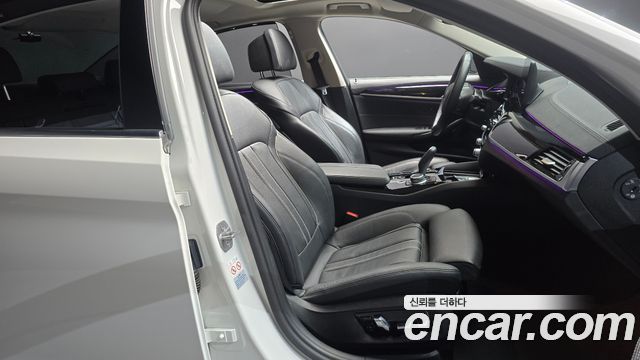 BMW 5-Series 520i Luxury