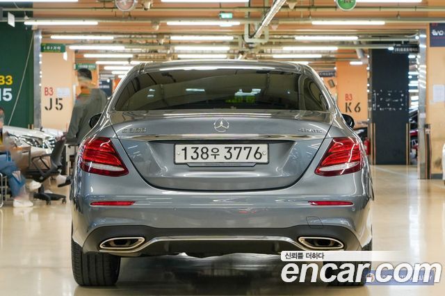 Mercedes-Benz E-Class E300 4MATIC AMG Line