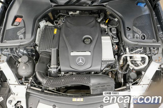 Mercedes-Benz E-Class E300 4MATIC AMG Line