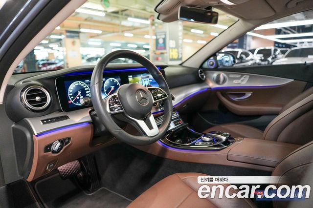 Mercedes-Benz E-Class E300 4MATIC AMG Line