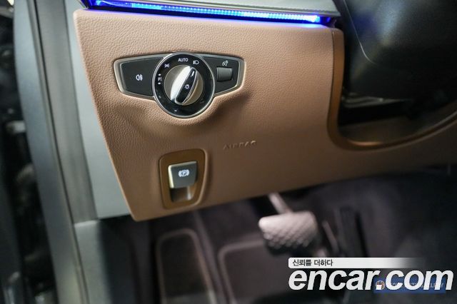 Mercedes-Benz E-Class E300 4MATIC AMG Line