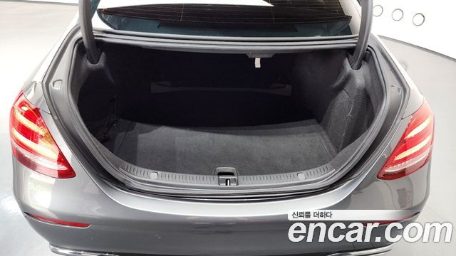 Mercedes-Benz E-Class E200 Avantgarde