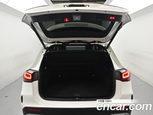 Mercedes-Benz GLA-Class GLA250 4MATIC
