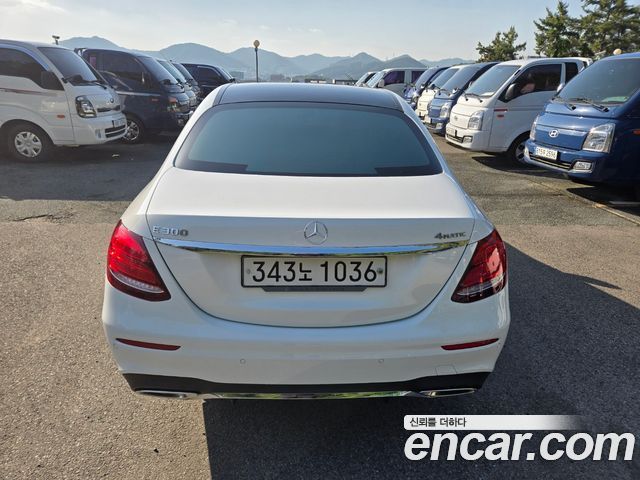 Mercedes-Benz E-Class E300 4MATIC AMG Line