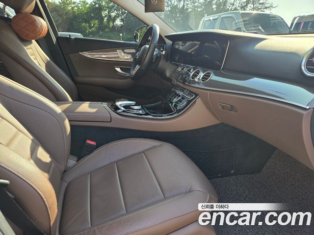 Mercedes-Benz E-Class E300 4MATIC AMG Line
