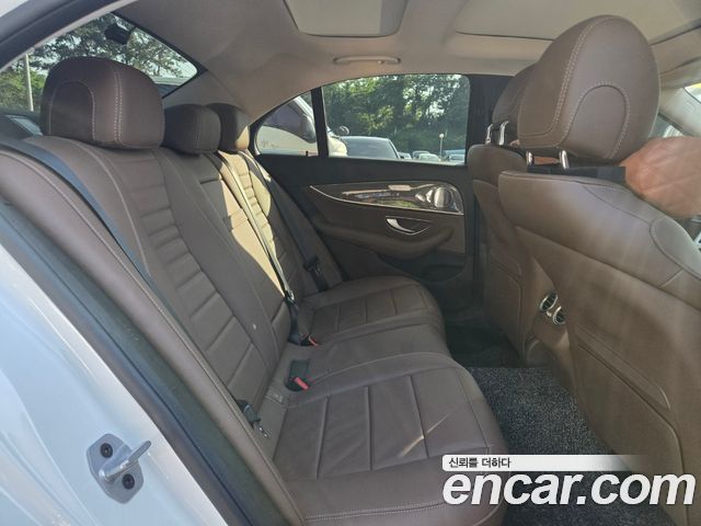 Mercedes-Benz E-Class E300 4MATIC AMG Line