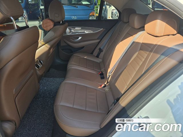 Mercedes-Benz E-Class E300 4MATIC AMG Line