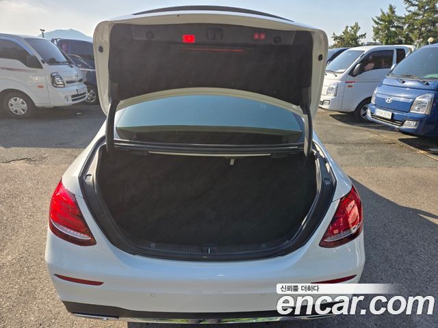 Mercedes-Benz E-Class E300 4MATIC AMG Line