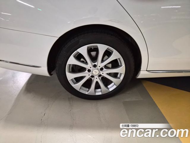 Mercedes-Benz E-Class E300 Exclusive
