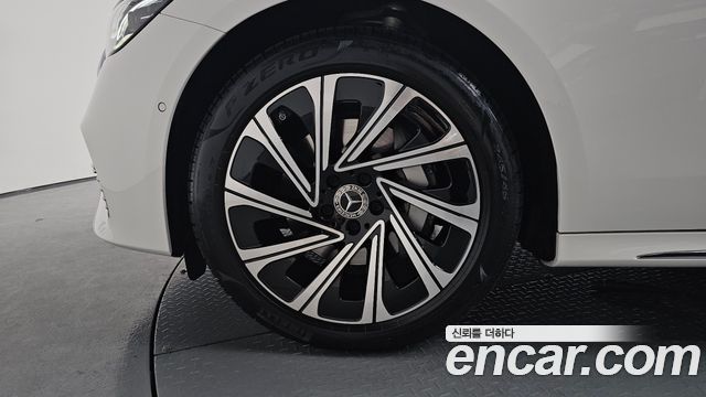 Mercedes-Benz E-Class E300 4MATIC Exclusive