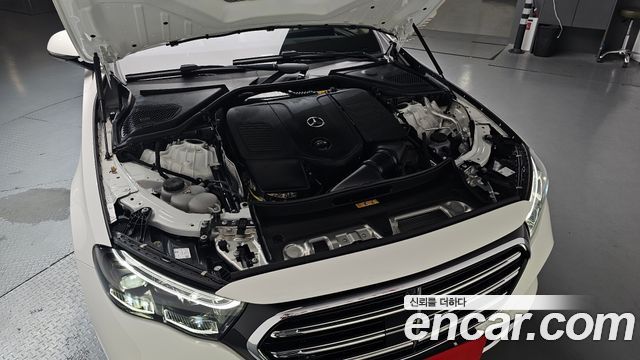 Mercedes-Benz E-Class E300 4MATIC Exclusive