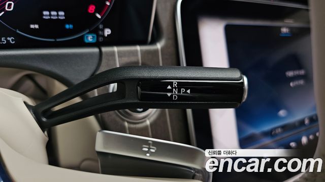 Mercedes-Benz E-Class E300 4MATIC Exclusive