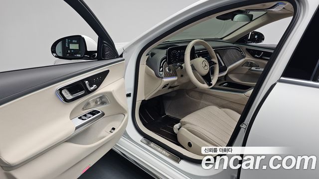 Mercedes-Benz E-Class E300 4MATIC Exclusive