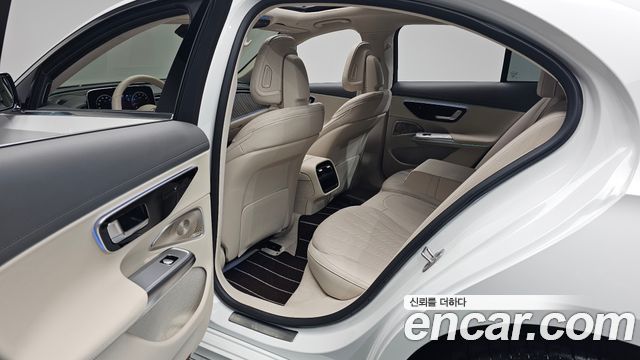 Mercedes-Benz E-Class E300 4MATIC Exclusive
