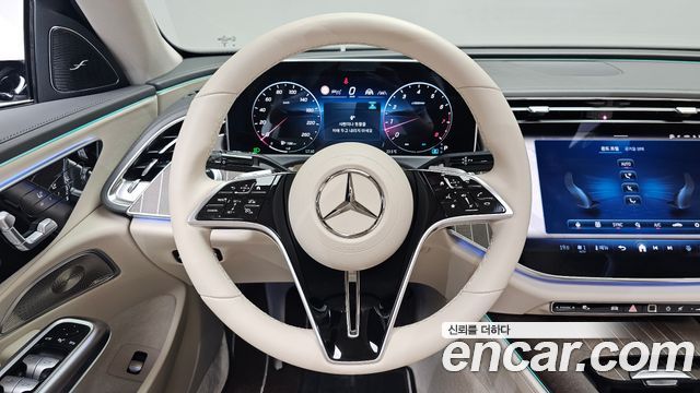 Mercedes-Benz E-Class E300 4MATIC Exclusive