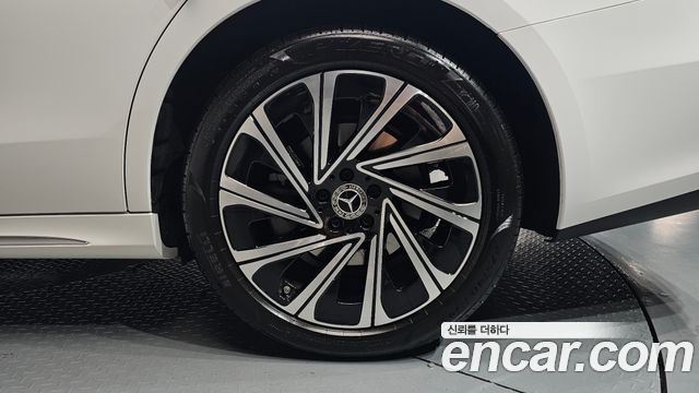 Mercedes-Benz E-Class E300 4MATIC Exclusive