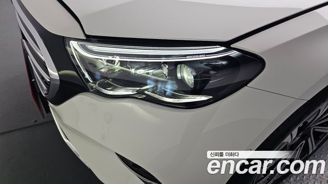 Mercedes-Benz E-Class E300 4MATIC Exclusive