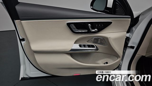 Mercedes-Benz E-Class E300 4MATIC Exclusive