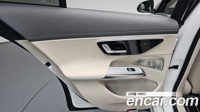 Mercedes-Benz E-Class E300 4MATIC Exclusive