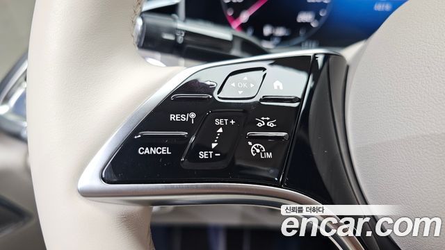 Mercedes-Benz E-Class E300 4MATIC Exclusive