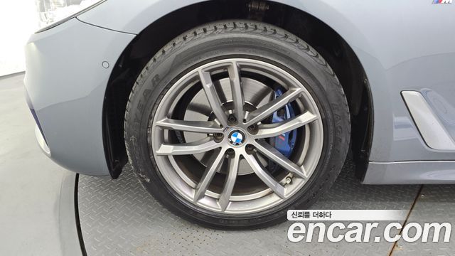 BMW 5-Series 530i xDrive M Sport Package Plus