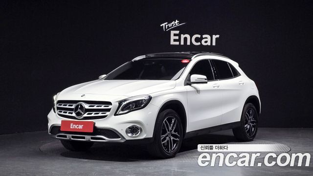 Mercedes-Benz GLA-Class GLA220 Premium