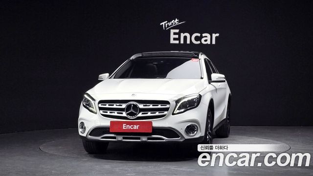 Mercedes-Benz GLA-Class GLA220 Premium