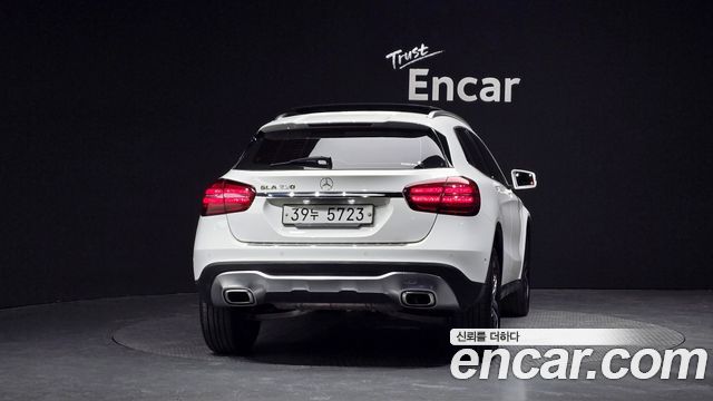Mercedes-Benz GLA-Class GLA220 Premium