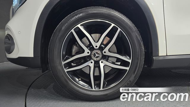 Mercedes-Benz GLA-Class GLA220 Premium