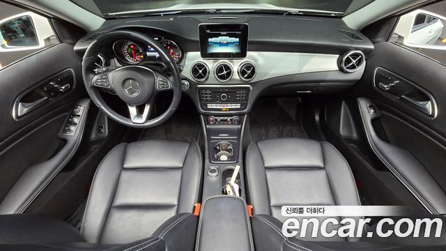 Mercedes-Benz GLA-Class GLA220 Premium