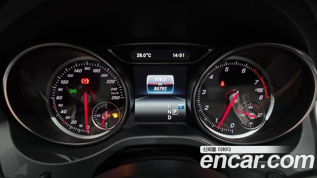 Mercedes-Benz GLA-Class GLA220 Premium