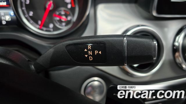 Mercedes-Benz GLA-Class GLA220 Premium