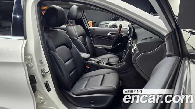 Mercedes-Benz GLA-Class GLA220 Premium