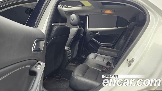Mercedes-Benz GLA-Class GLA220 Premium