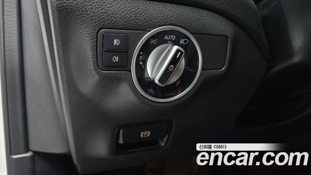 Mercedes-Benz GLA-Class GLA220 Premium