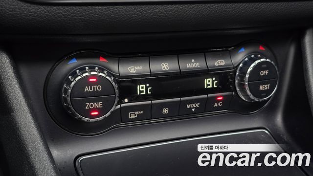 Mercedes-Benz GLA-Class GLA220 Premium