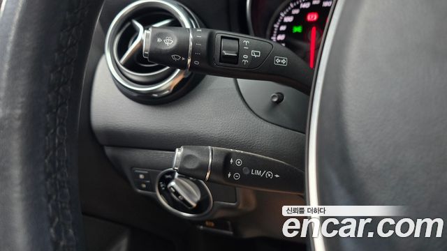 Mercedes-Benz GLA-Class GLA220 Premium