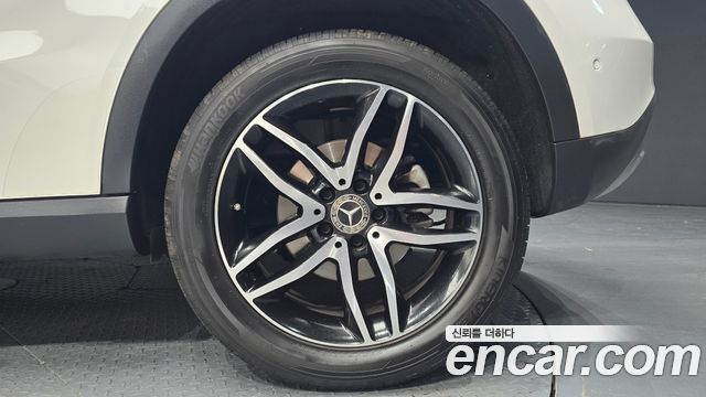 Mercedes-Benz GLA-Class GLA220 Premium