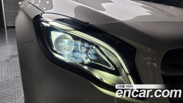 Mercedes-Benz GLA-Class GLA220 Premium