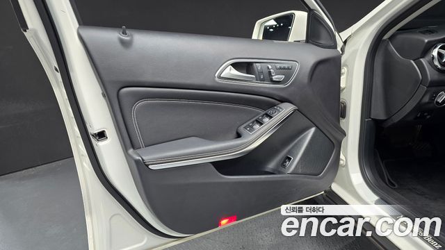 Mercedes-Benz GLA-Class GLA220 Premium