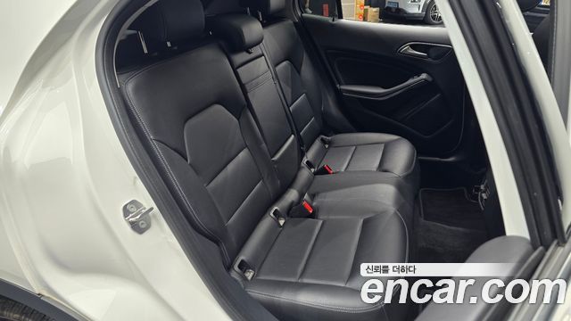 Mercedes-Benz GLA-Class GLA220 Premium