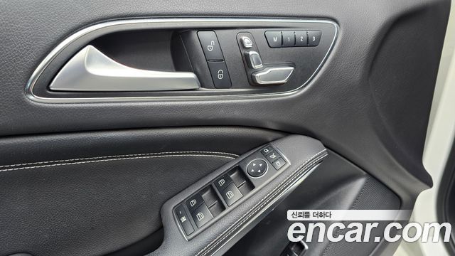 Mercedes-Benz GLA-Class GLA220 Premium