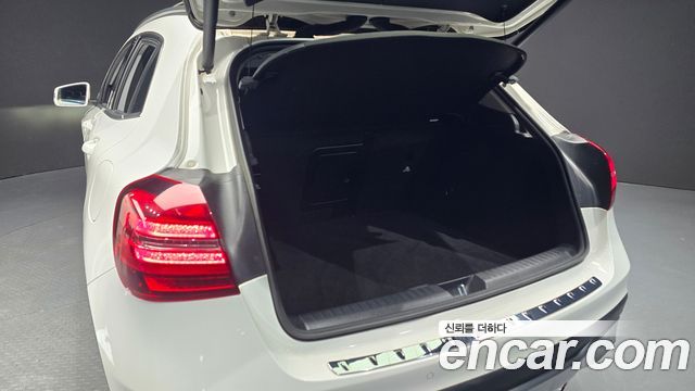 Mercedes-Benz GLA-Class GLA220 Premium