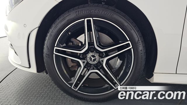 Mercedes-Benz CLA-Class CLA250 4MATIC