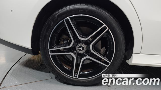 Mercedes-Benz CLA-Class CLA250 4MATIC