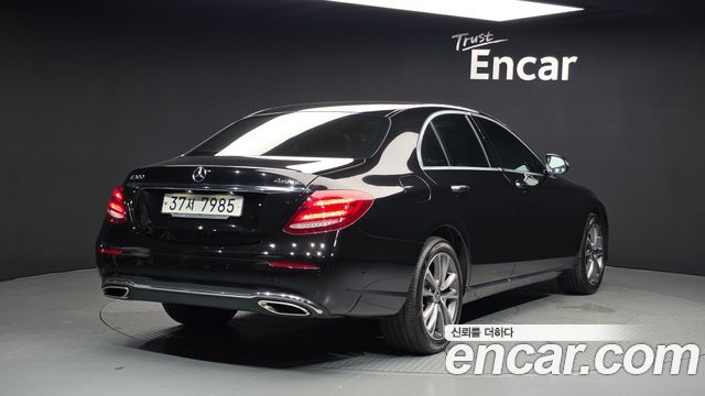 Mercedes-Benz E-Class E300 4MATIC Avnatgarde