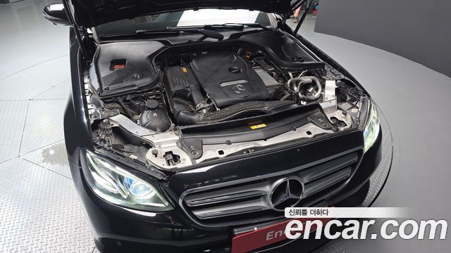 Mercedes-Benz E-Class E300 4MATIC Avnatgarde