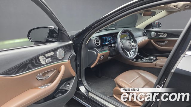 Mercedes-Benz E-Class E300 4MATIC Avnatgarde