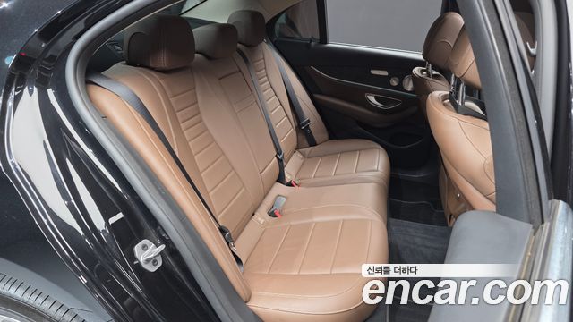 Mercedes-Benz E-Class E300 4MATIC Avnatgarde